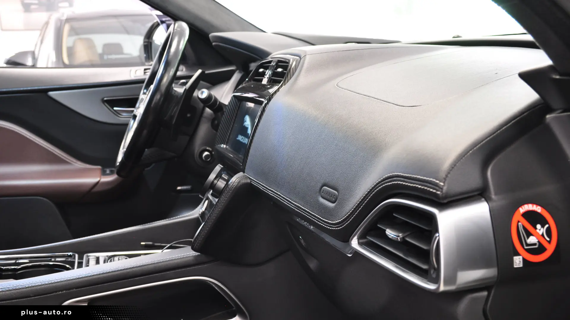 JAGUAR F-PACE 3.0i 380CP Piele Perforata Tabac Alcantara