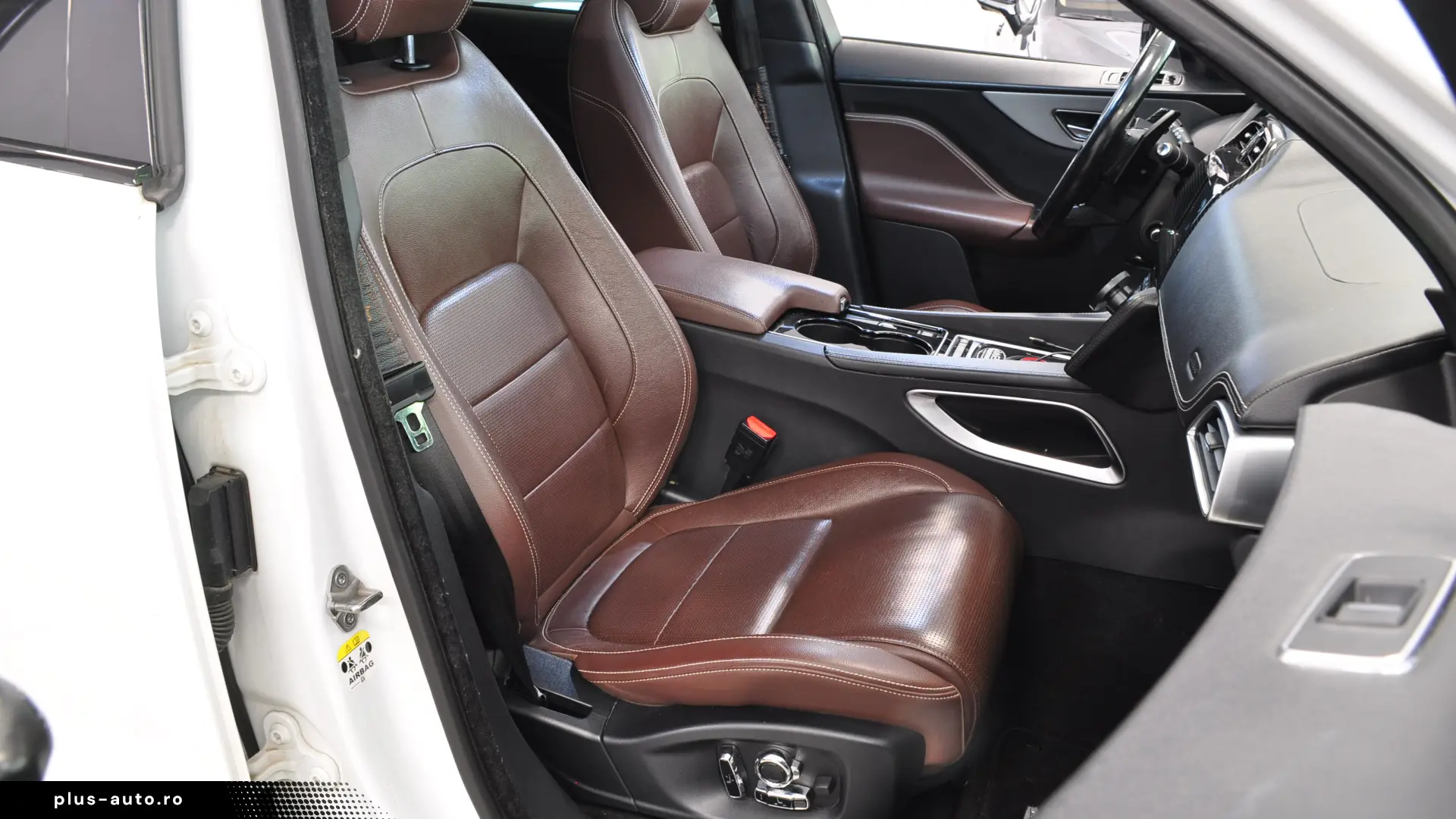 JAGUAR F-PACE 3.0i 380CP Piele Perforata Tabac Alcantara