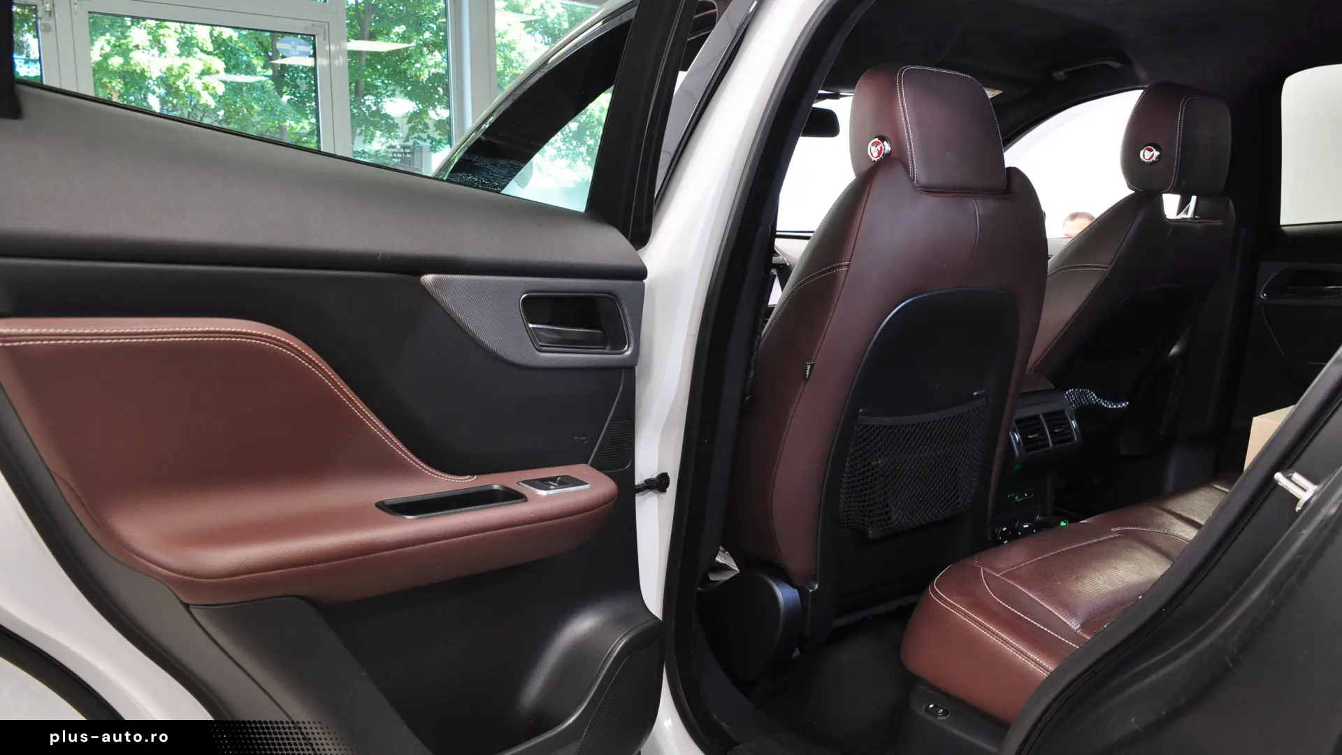 JAGUAR F-PACE 3.0i 380CP Piele Perforata Tabac Alcantara