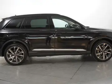 AUDI Q7 55 TFSIe Lang Quatt S LINE INDIVID PANO VOLL
