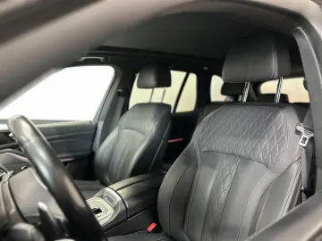 BMW X5 M50i Aut. Navi Leder LASER-LED Panorama 1Hand