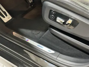 BMW X5 M50i Aut. Navi Leder LASER-LED Panorama 1Hand