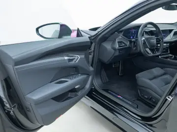 AUDI RS e-tron GT QUA MATRIX HUD B&O RFK NAVI CARBON