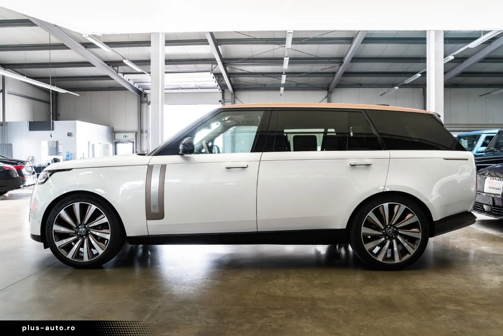LAND ROVER Range Rover P615 LWB SV   SV Bespoke   Rear TV