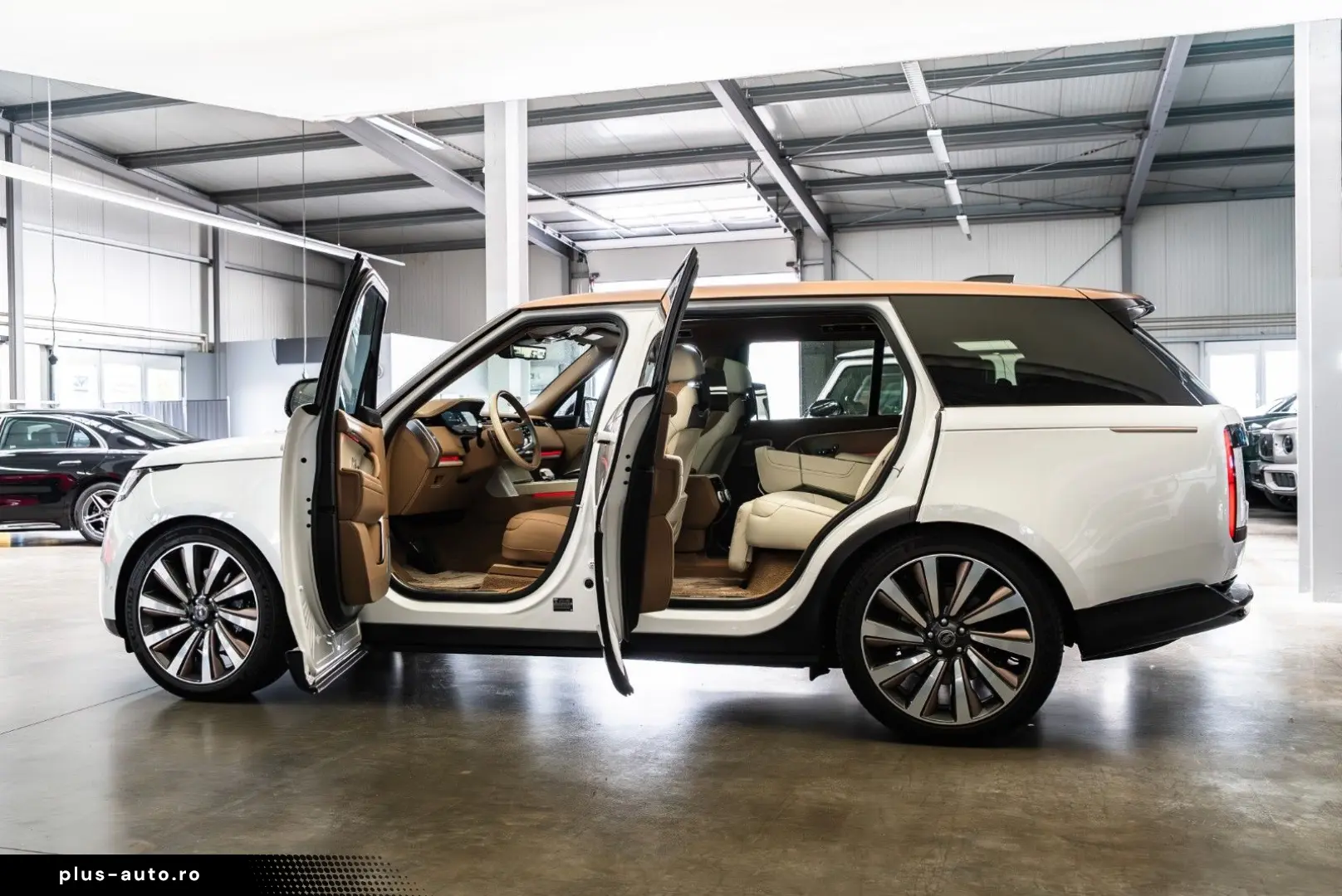 LAND ROVER Range Rover P615 LWB SV   SV Bespoke   Rear TV