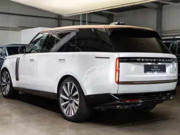 LAND ROVER Range Rover P615 LWB SV   SV Bespoke   Rear TV