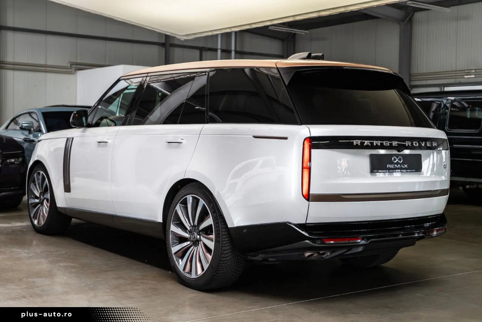 LAND ROVER Range Rover P615 LWB SV   SV Bespoke   Rear TV
