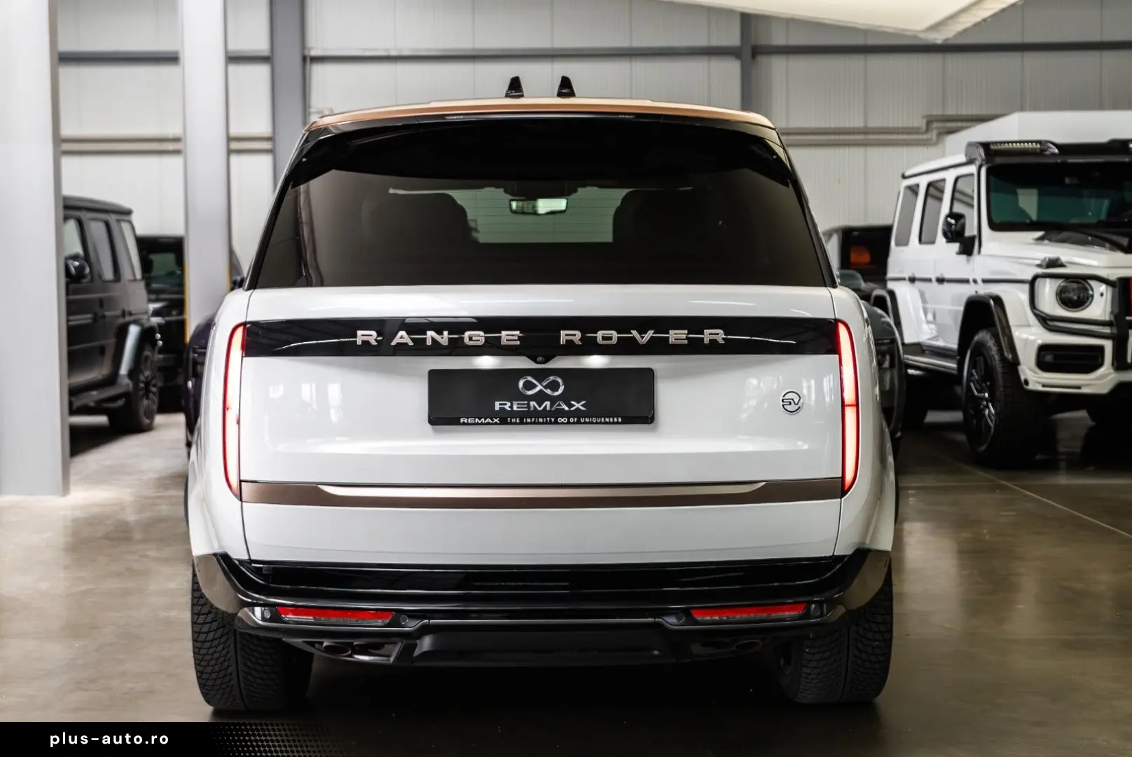 LAND ROVER Range Rover P615 LWB SV   SV Bespoke   Rear TV
