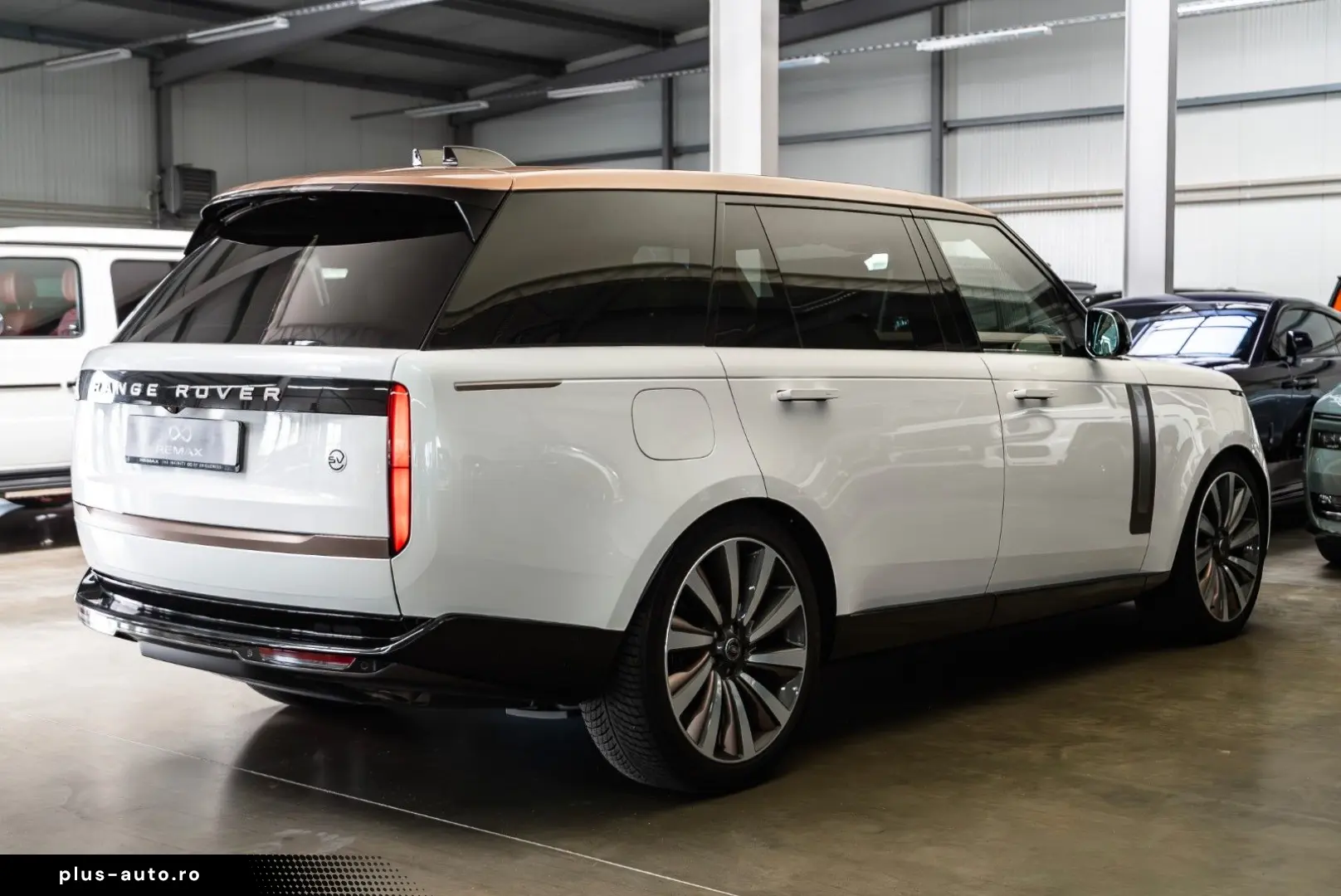 LAND ROVER Range Rover P615 LWB SV   SV Bespoke   Rear TV