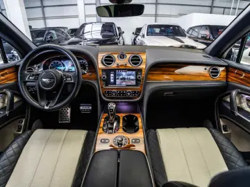BENTLEY Bentayga 6.0 W12 Mulliner Full Carbon   Rear TV