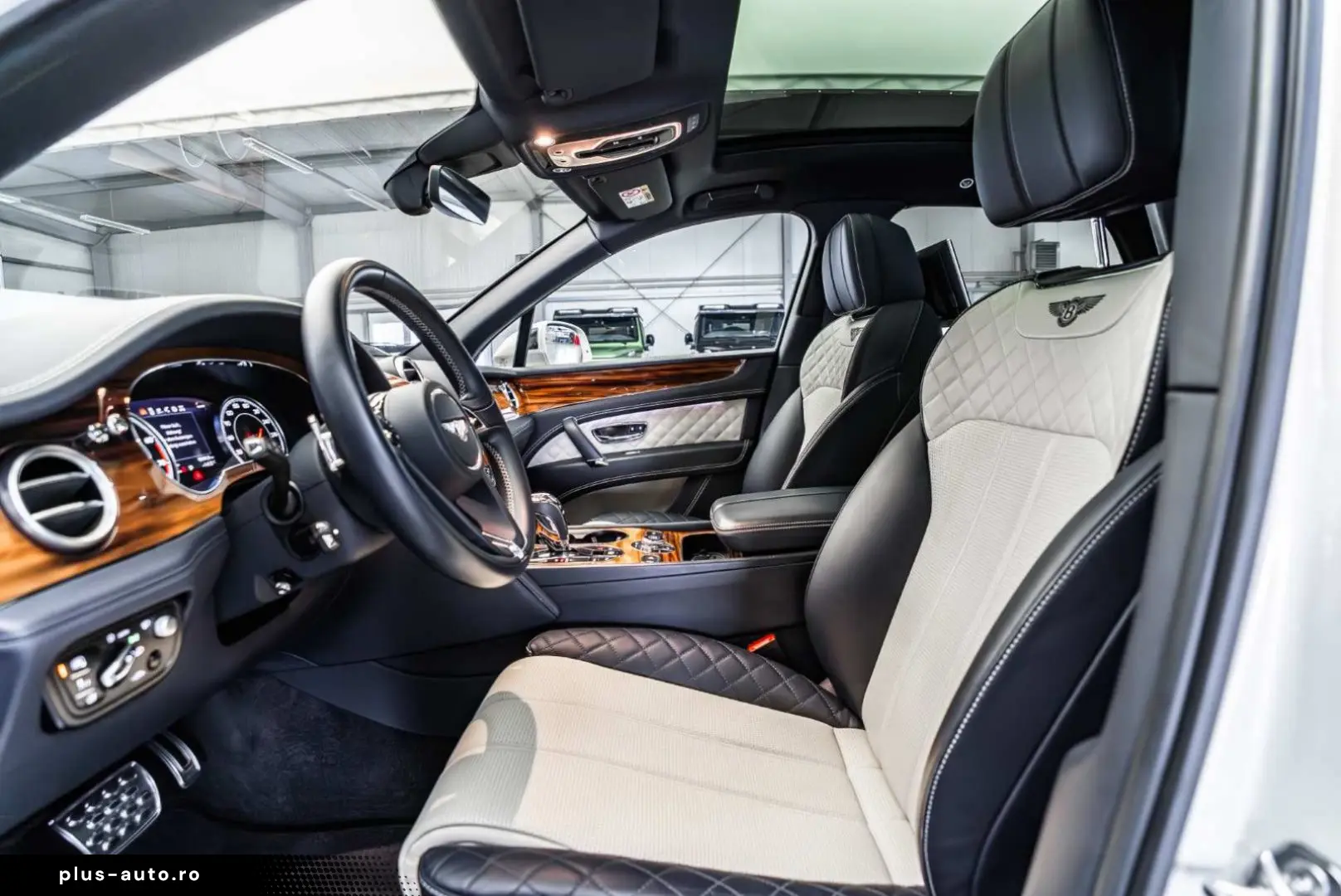 BENTLEY Bentayga 6.0 W12 Mulliner Full Carbon   Rear TV
