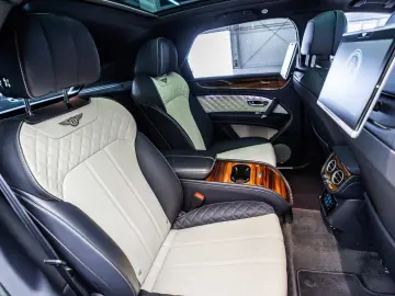 BENTLEY Bentayga 6.0 W12 Mulliner Full Carbon   Rear TV