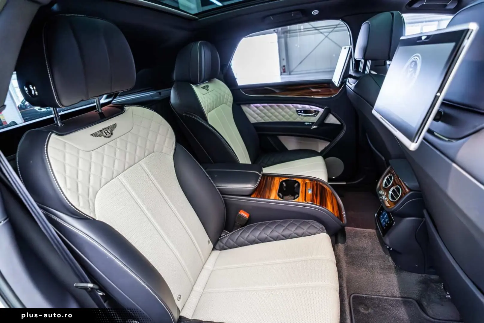 BENTLEY Bentayga 6.0 W12 Mulliner Full Carbon   Rear TV