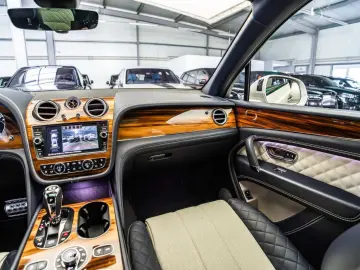 BENTLEY Bentayga 6.0 W12 Mulliner Full Carbon   Rear TV