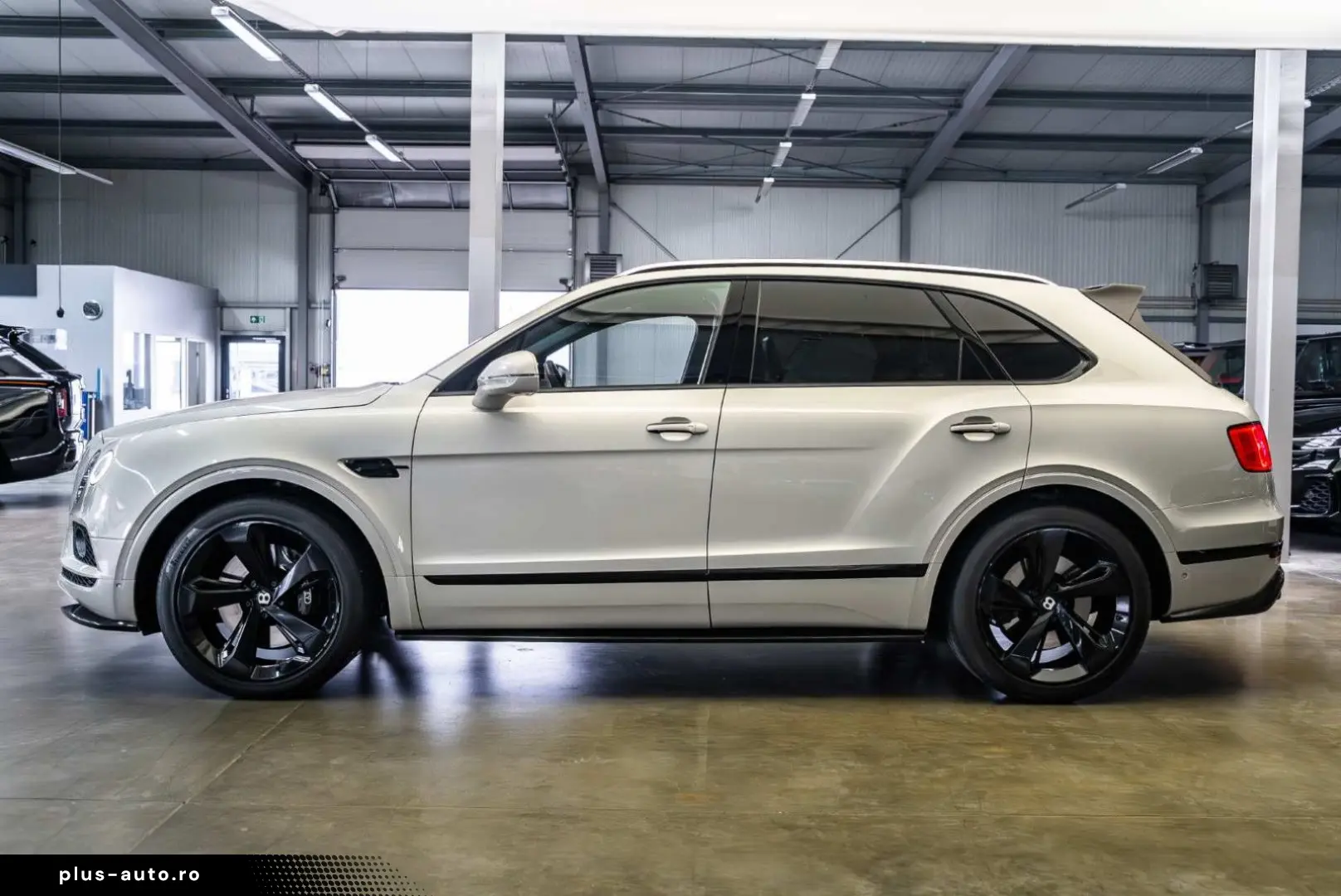 BENTLEY Bentayga 6.0 W12 Mulliner Full Carbon   Rear TV