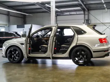 BENTLEY Bentayga 6.0 W12 Mulliner Full Carbon   Rear TV