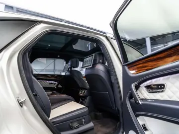 BENTLEY Bentayga 6.0 W12 Mulliner Full Carbon   Rear TV