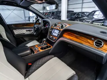 BENTLEY Bentayga 6.0 W12 Mulliner Full Carbon   Rear TV