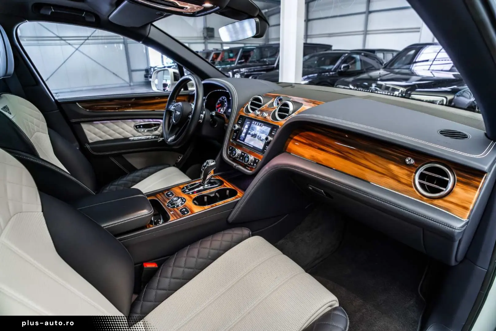 BENTLEY Bentayga 6.0 W12 Mulliner Full Carbon   Rear TV