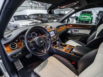 BENTLEY Bentayga 6.0 W12 Mulliner Full Carbon   Rear TV