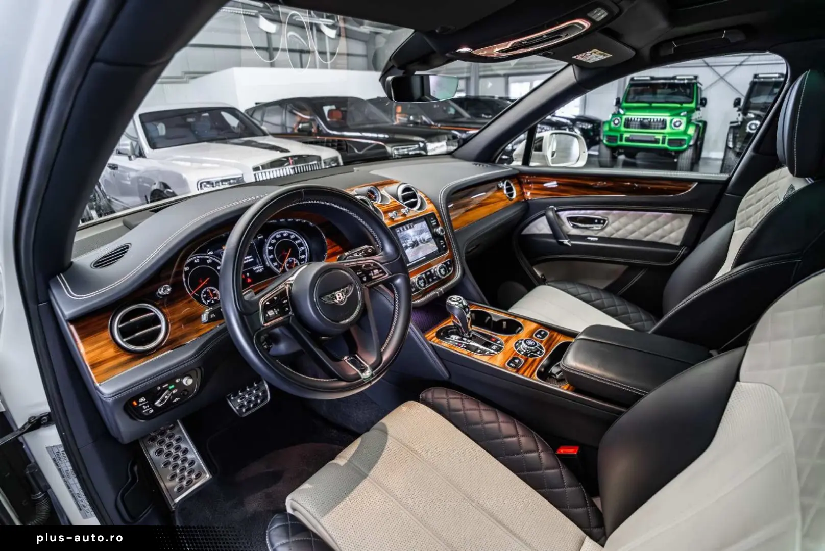 BENTLEY Bentayga 6.0 W12 Mulliner Full Carbon   Rear TV