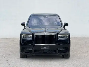 ROLLS ROYCE Cullinan Black Badge