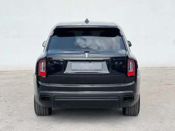 ROLLS ROYCE Cullinan Black Badge