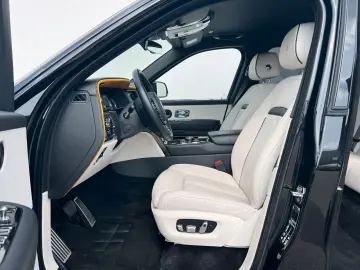 ROLLS ROYCE Cullinan Black Badge