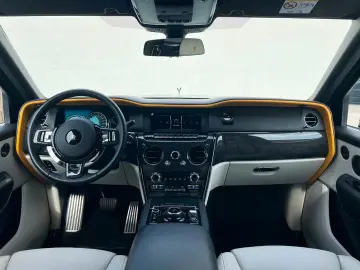 ROLLS ROYCE Cullinan Black Badge