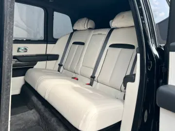 ROLLS ROYCE Cullinan Black Badge