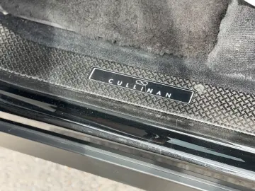 ROLLS ROYCE Cullinan Black Badge