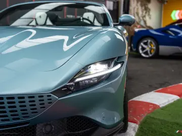FERRARI Roma  BESPOKE CELESTE TREVI