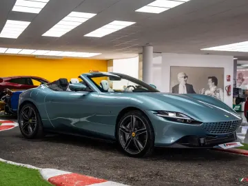 FERRARI Roma  BESPOKE CELESTE TREVI