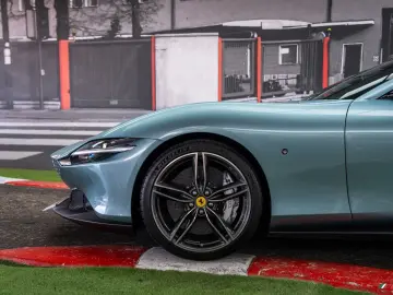 FERRARI Roma  BESPOKE CELESTE TREVI