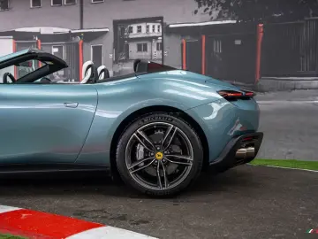 FERRARI Roma  BESPOKE CELESTE TREVI