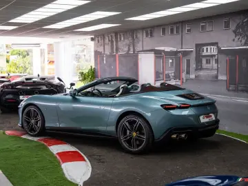 FERRARI Roma  BESPOKE CELESTE TREVI