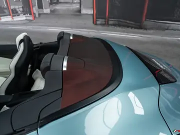 FERRARI Roma  BESPOKE CELESTE TREVI