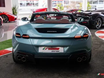 FERRARI Roma  BESPOKE CELESTE TREVI