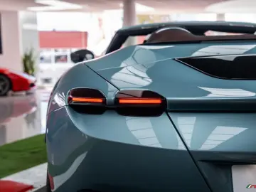 FERRARI Roma  BESPOKE CELESTE TREVI
