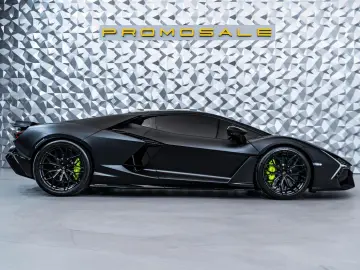 LAMBORGHINI Revuelto Nero Nemesis  Lift  Passenger Display