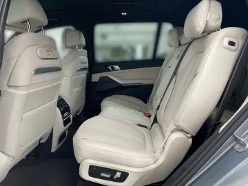 BMW X7 xDrive40i M Sport Pro HUD Pano Sky H K 23´´