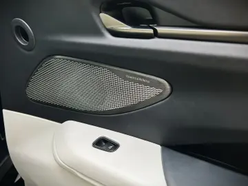 ASTON MARTIN Vantage Seychelles Blue Bowers & Wilkins