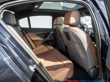 BMW i5 M60 Pro xDrive PANO 20-ZOLL CARBON