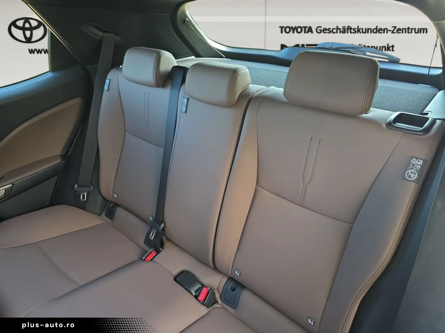 LEXUS LBX FWD Elegant 1.5 Hybrid EU6e HUD Navi Leder D