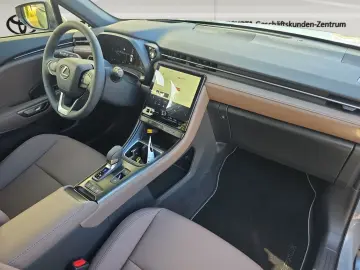 LEXUS LBX FWD Elegant 1.5 Hybrid EU6e HUD Navi Leder D
