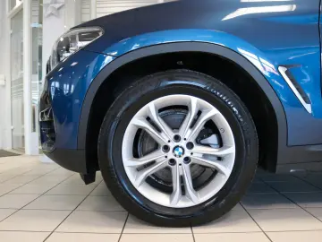 BMW X3 xDrive 20 d Advantage Pano HUD DAB  Navi