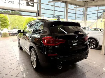 BMW X3  20d xDrive Advantage LED Navi RCAM AHK