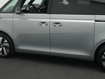 VW ID.Buzz Pure  AHK IQ.LIGHT NAVI ACC R-KAM 19