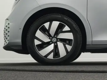 VW ID.Buzz Pure  AHK IQ.LIGHT NAVI ACC R-KAM 19