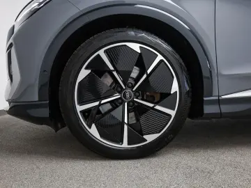 AUDI Q4 45 e-tron qu. S line  Matrix  Pano  Assist